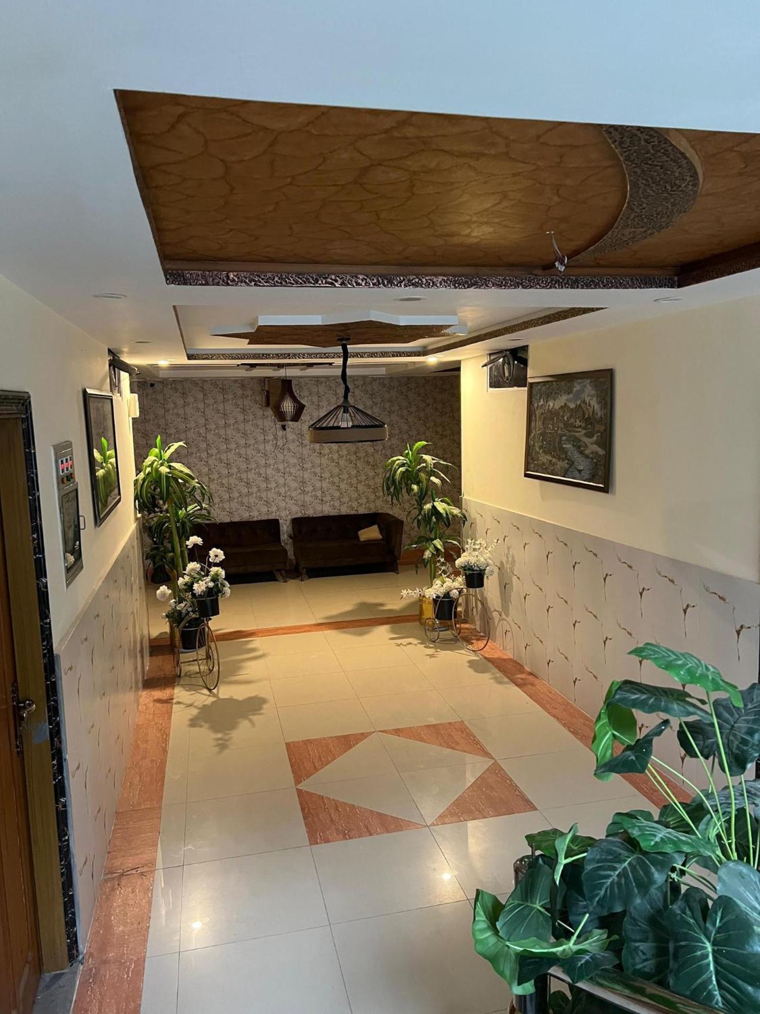 Hotel Birmingham Palace Kalam By Khan Familia Екстериор снимка
