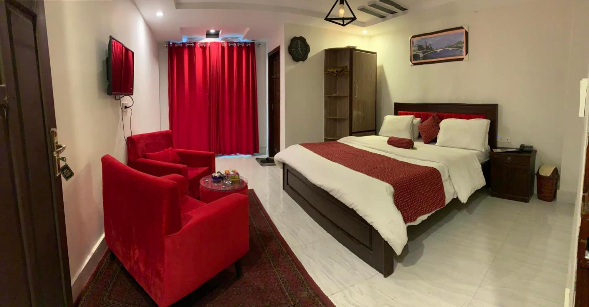 Hotel Birmingham Palace Kalam By Khan Familia Екстериор снимка