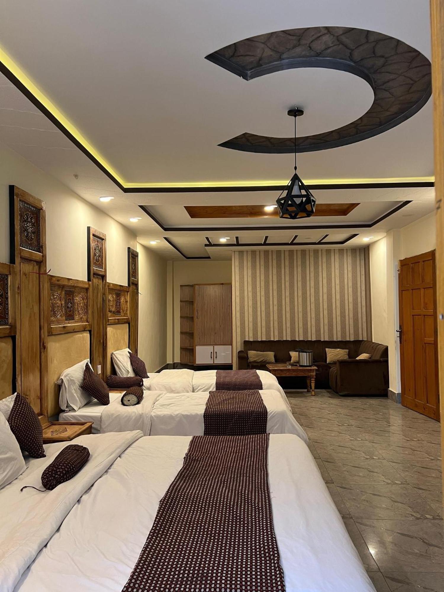Hotel Birmingham Palace Kalam By Khan Familia Екстериор снимка