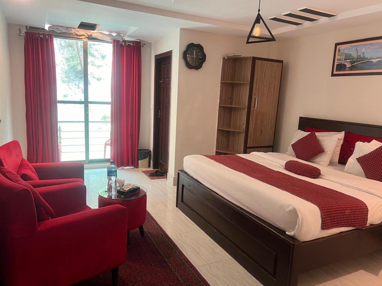 Hotel Birmingham Palace Kalam By Khan Familia Екстериор снимка