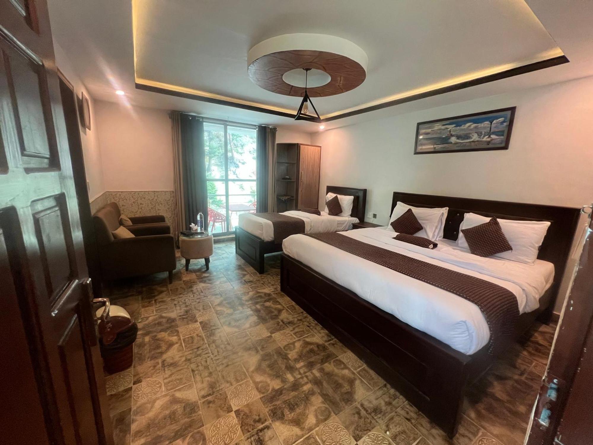 Hotel Birmingham Palace Kalam By Khan Familia Екстериор снимка