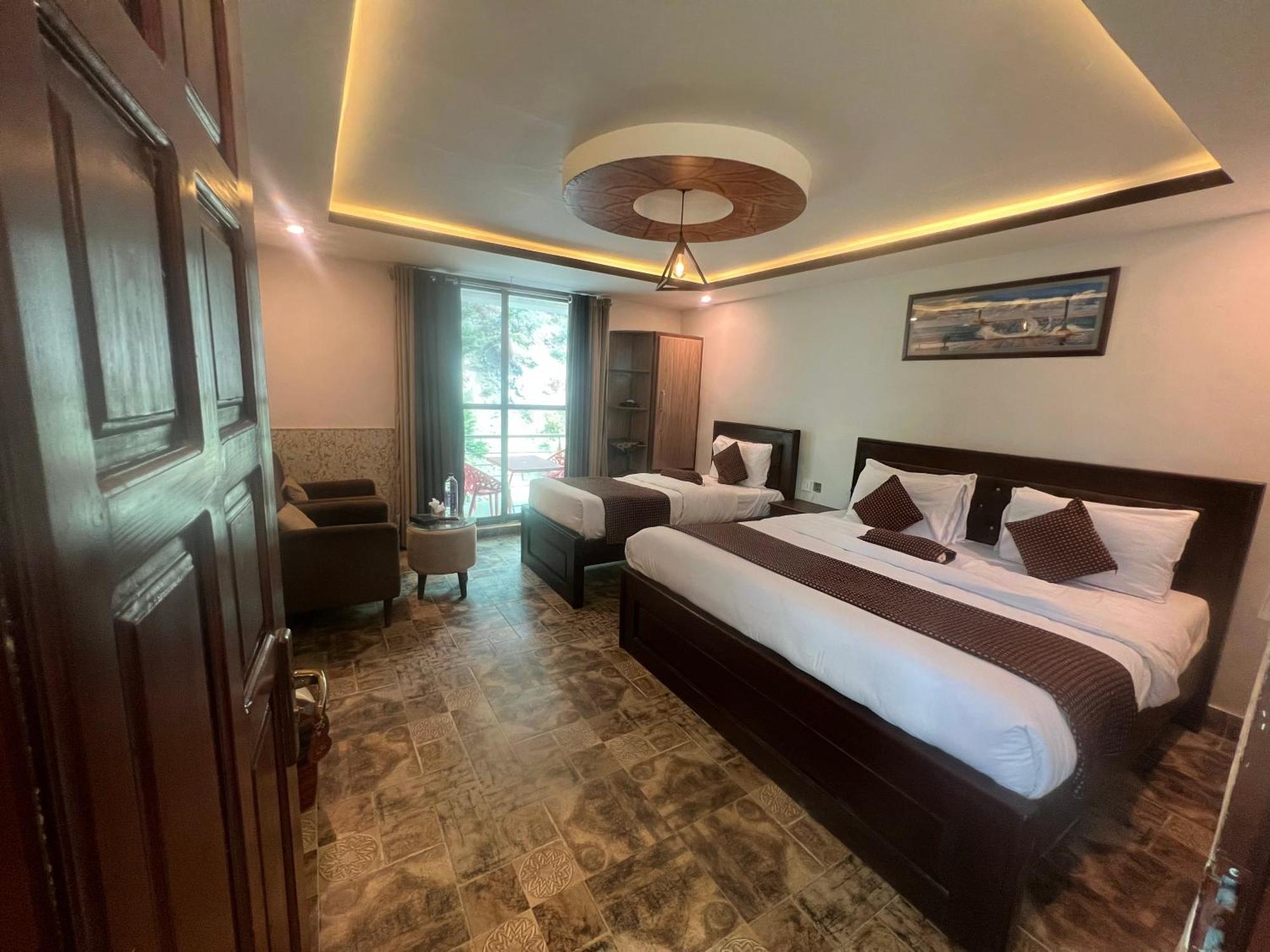Hotel Birmingham Palace Kalam By Khan Familia Екстериор снимка