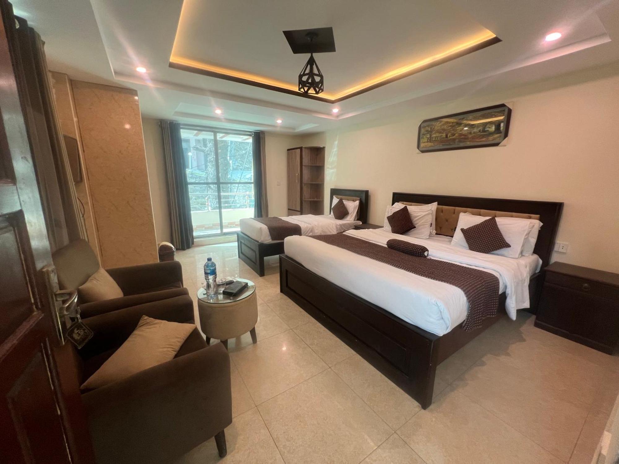 Hotel Birmingham Palace Kalam By Khan Familia Екстериор снимка
