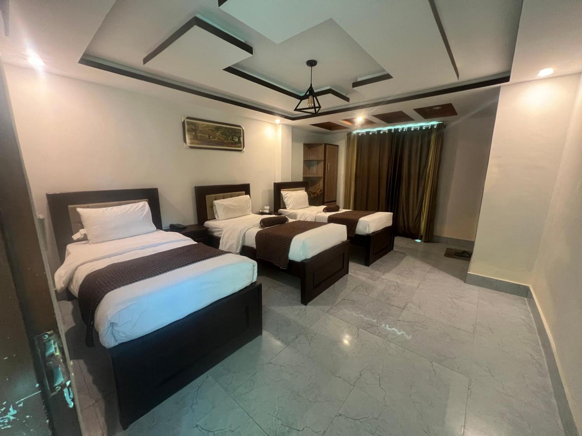 Hotel Birmingham Palace Kalam By Khan Familia Екстериор снимка